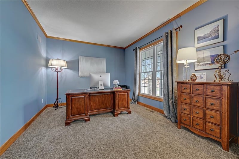 207 Saponi Ln, Lake Winnebago, MO 64034