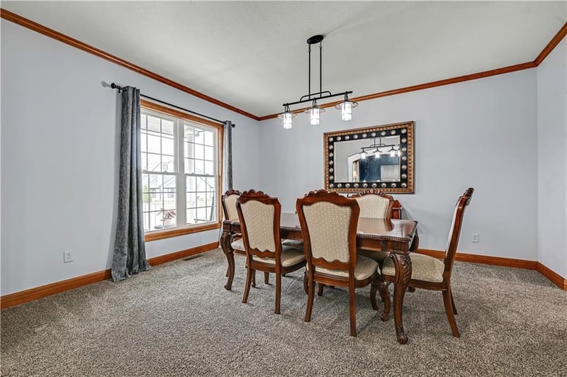 207 Saponi Ln, Lake Winnebago, MO 64034