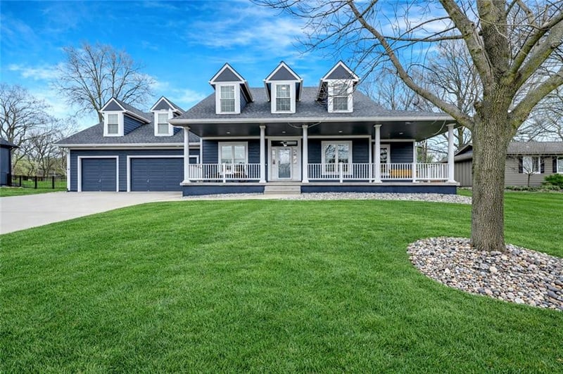 207 Saponi Ln, Lake Winnebago, MO 64034