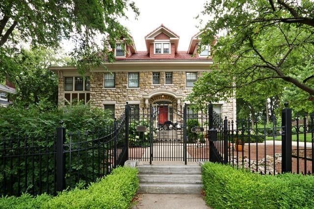 3816 Locust St, Kansas City, MO 64109
