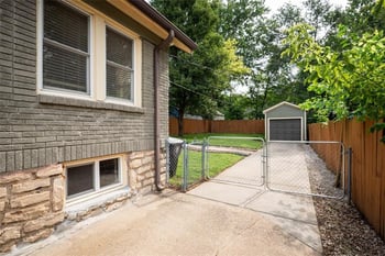 6019 Holmes St, Kansas City, MO 64110