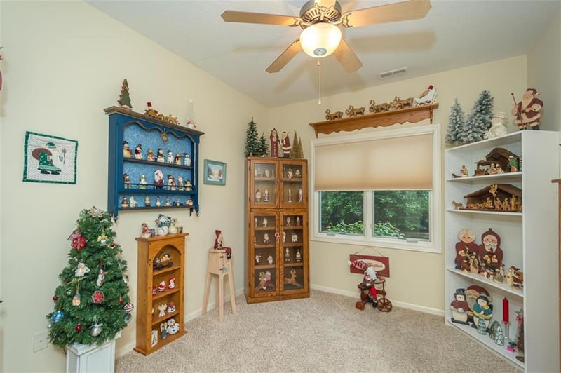 916 Coving Dr, Lawrence, KS 66049