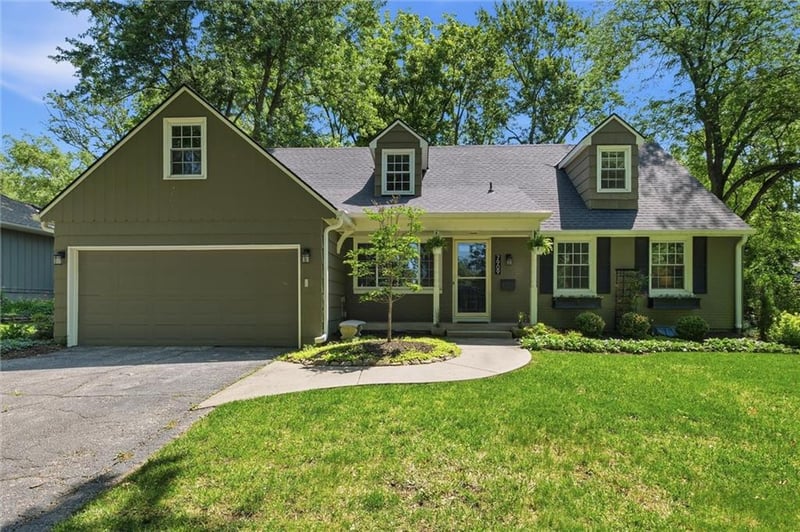7909 Outlook Ln, Prairie Village, KS 66208