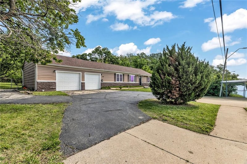 100 99th St, Kansas City, MO 64114