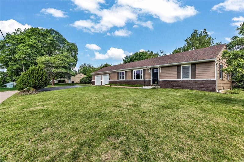 100 99th St, Kansas City, MO 64114
