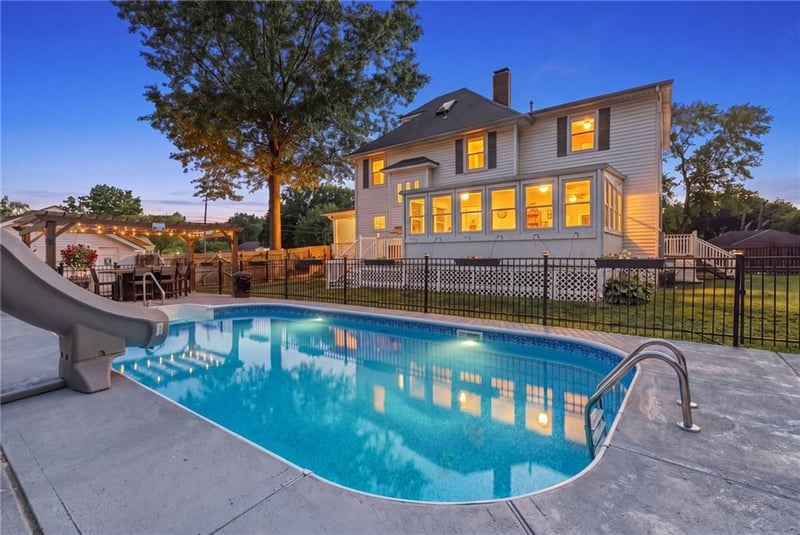 601 NE Douglas St, Lee's Summit, MO 64063