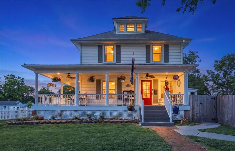 601 NE Douglas St, Lee's Summit, MO 64063