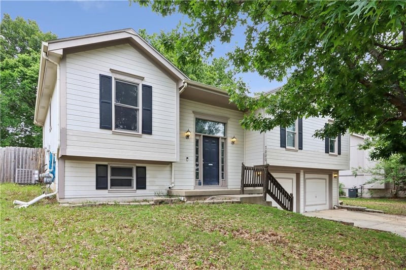 7000 72nd St, Kansas City, MO 64119