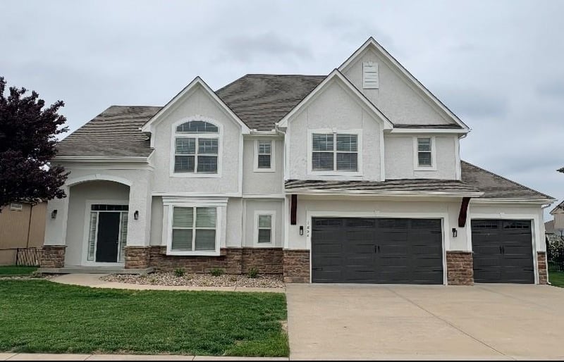 1854 Park Ridge Dr, Lee's Summit, MO 64064