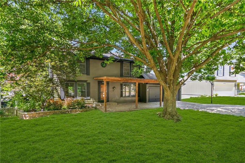 8714 N Troost Ave, Kansas City, MO 64155