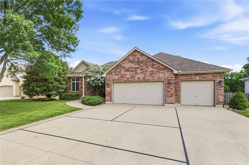 2001 SW Wall St, Blue Springs, MO 64015