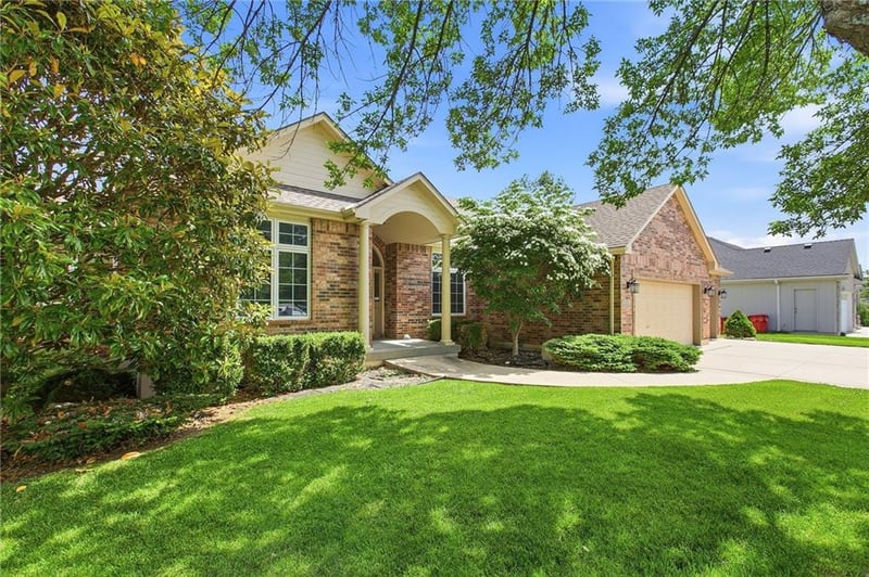 2001 SW Wall St, Blue Springs, MO 64015