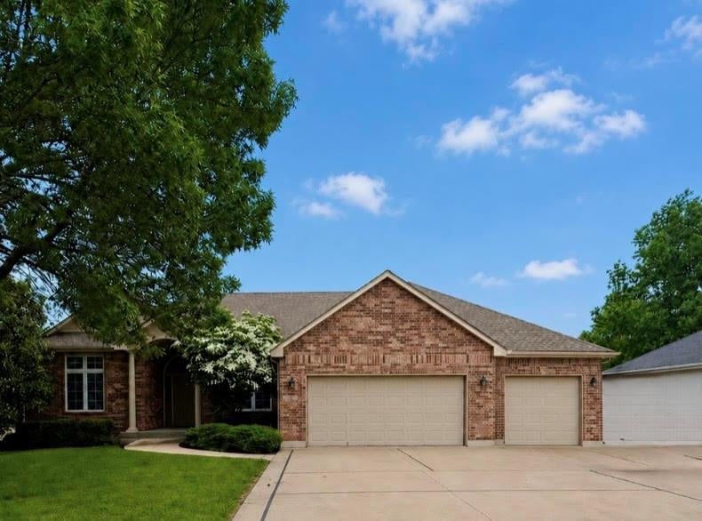 2001 Wall St, Blue Springs, MO 64015