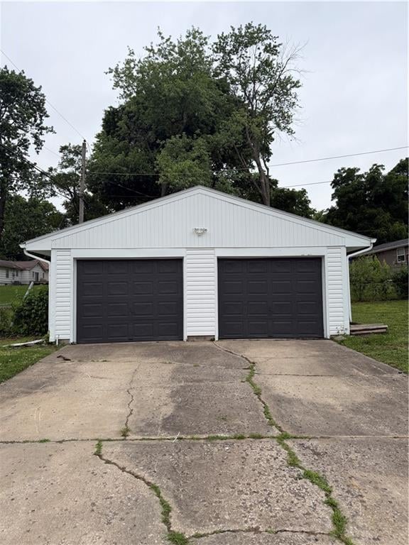 907 61st St, Kansas City, MO 64118