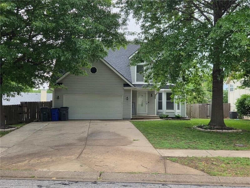 1002 Green Gables St, Olathe, KS 66061