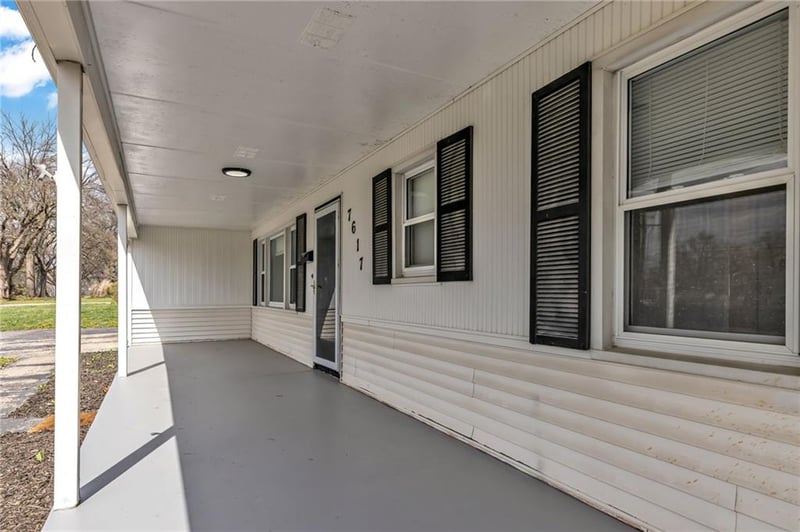 7617 Antioch Rd, Overland Park, KS 66204