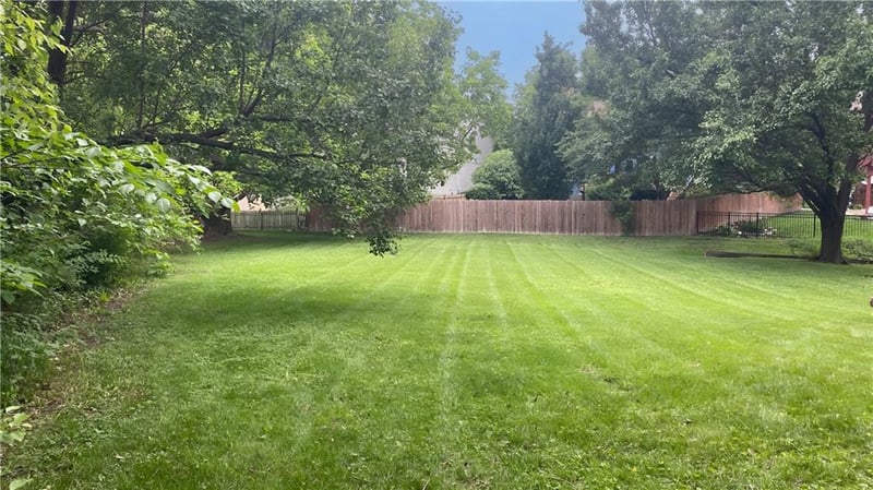11734 Cody St, Overland Park, KS 66210