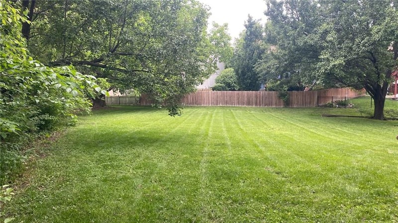 11734 Cody St, Overland Park, KS 66210