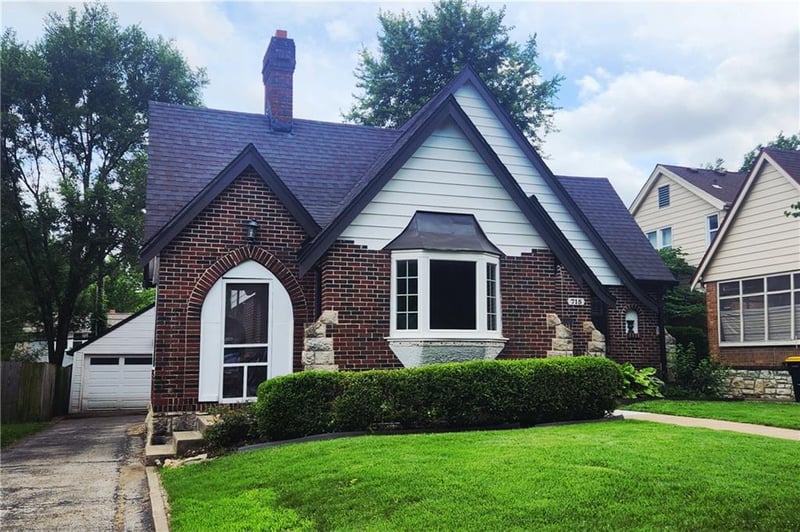 715 Gregory Blvd, Kansas City, MO 64131