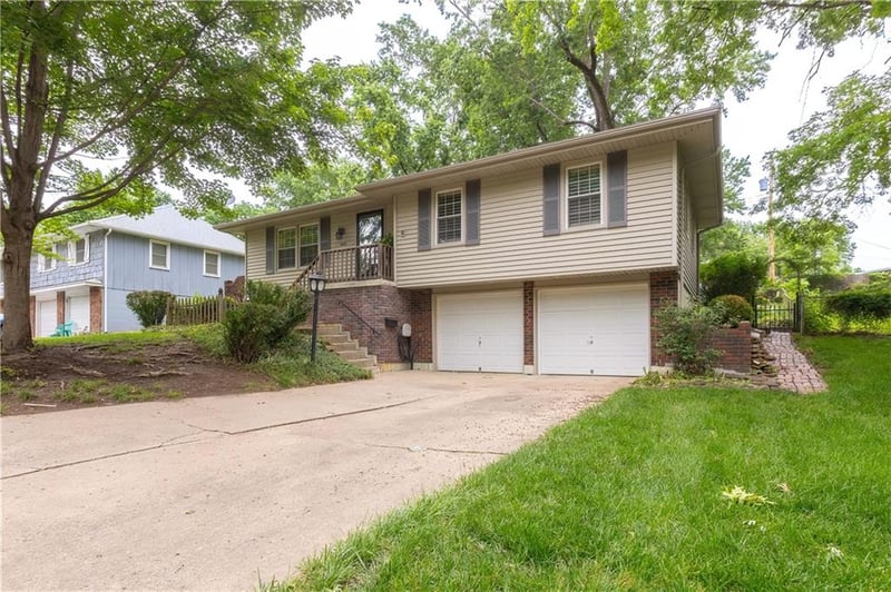 4005 Coventry Dr, Independence, MO 64055