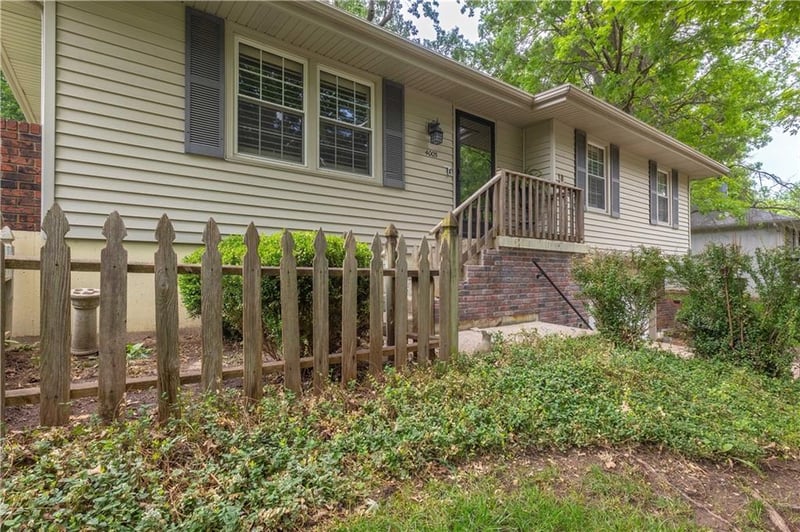 4005 Coventry Dr, Independence, MO 64055