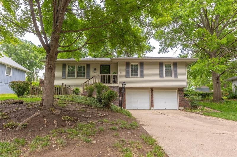 4005 Coventry Dr, Independence, MO 64055