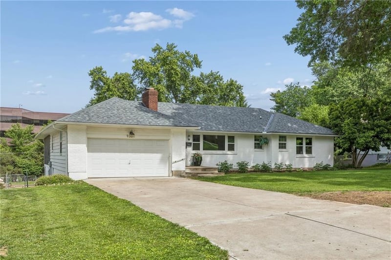 9301 Madison Ave, Kansas City, MO 64114