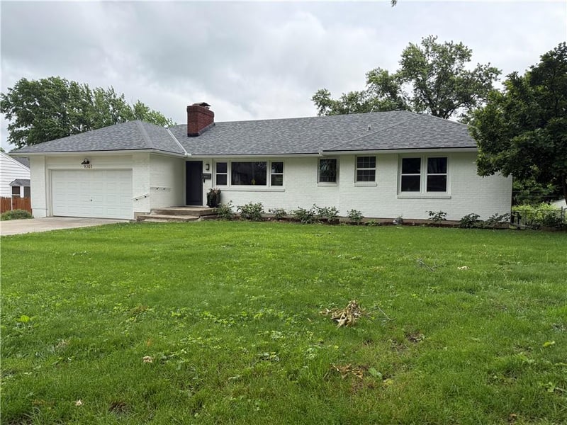 9301 Madison Ave, Kansas City, MO 64114