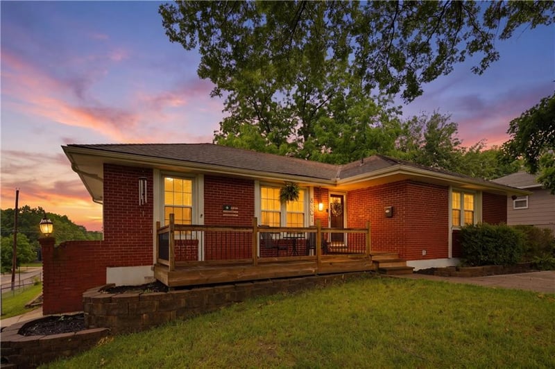 8301 Ditzler Ave, Raytown, MO 64138
