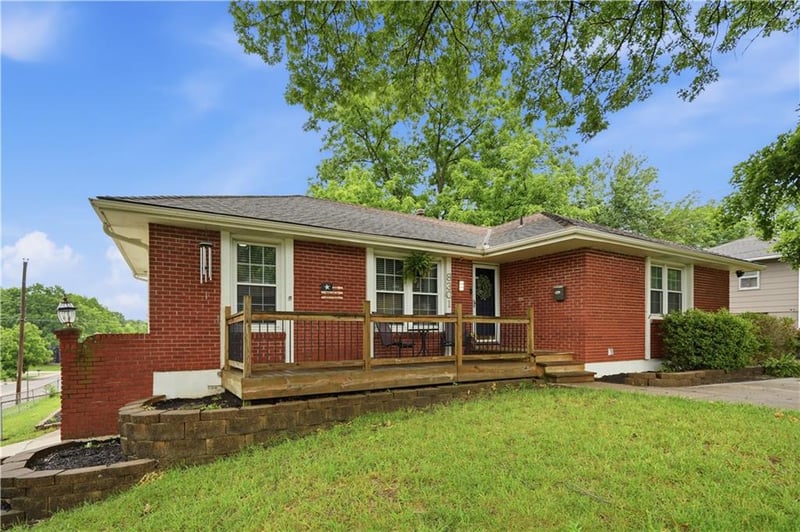 8301 Ditzler Ave, Raytown, MO 64138