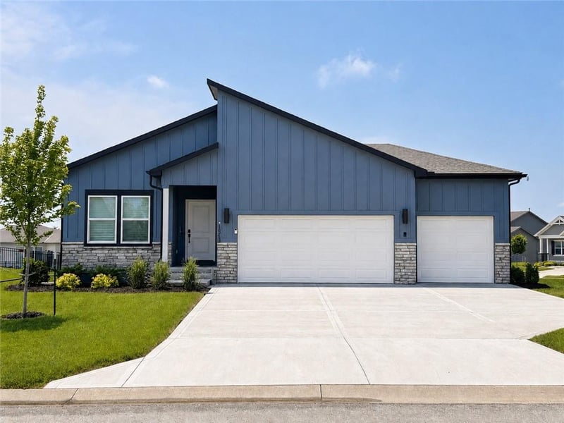 1543 Arbor Valley Dr, Lee's Summit, MO 64082
