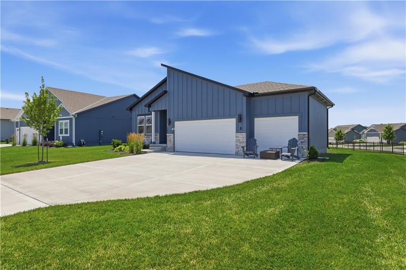 1543 Arbor Valley Dr, Lee's Summit, MO 64082