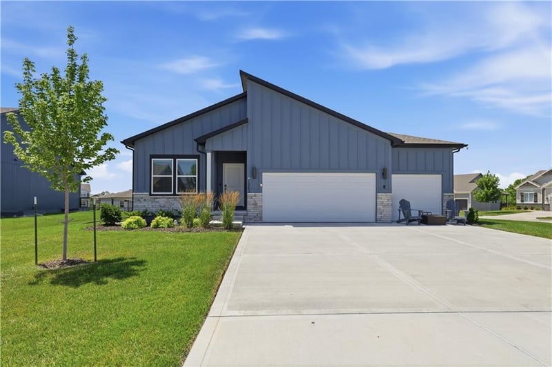 1543 Arbor Valley Dr, Lee's Summit, MO 64082