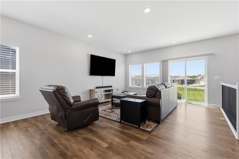 1543 Arbor Valley Dr, Lee's Summit, MO 64082