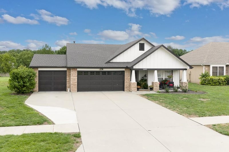 16809 Sheehan Rd, Basehor, KS 66007