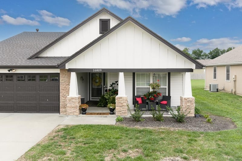 16809 Sheehan Rd, Basehor, KS 66007