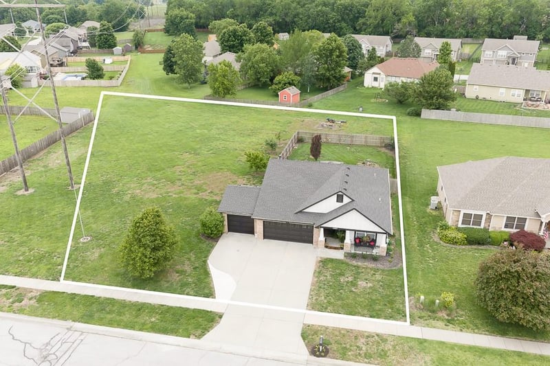16809 Sheehan Rd, Basehor, KS 66007