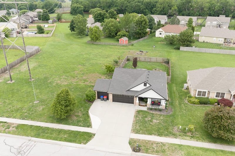 16809 Sheehan Rd, Basehor, KS 66007