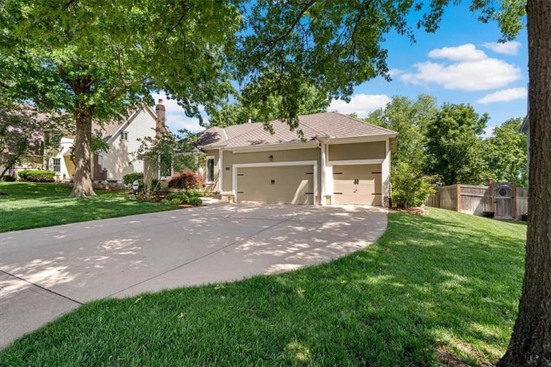5408 153rd St, Leawood, KS 66224