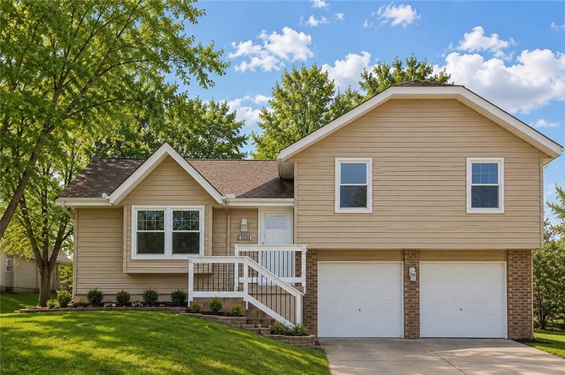 6537 Gilly Rd, Kansas City, MO 64152