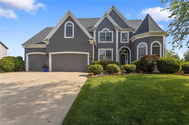 26031 150th St, Olathe, KS 66061