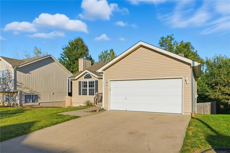 411 N Queen Ridge Ave, Independence, MO 64056