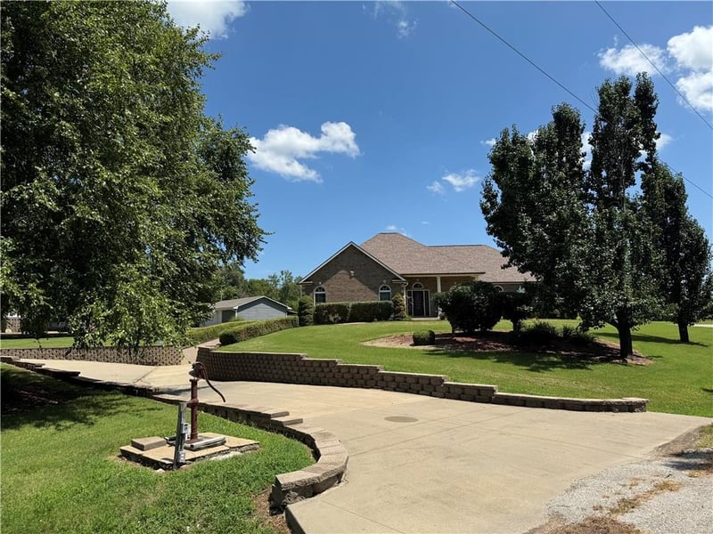 317 Kentucky St, Adrian, MO 64720