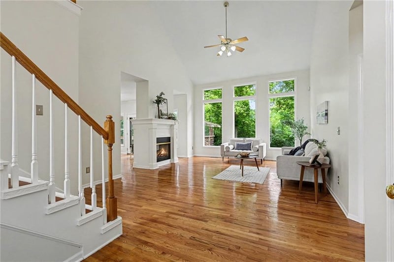 524 Garnet Ln, Lee's Summit, MO 64064