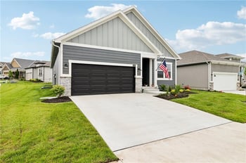 6900 NE 70th St, Kansas City, MO 64119