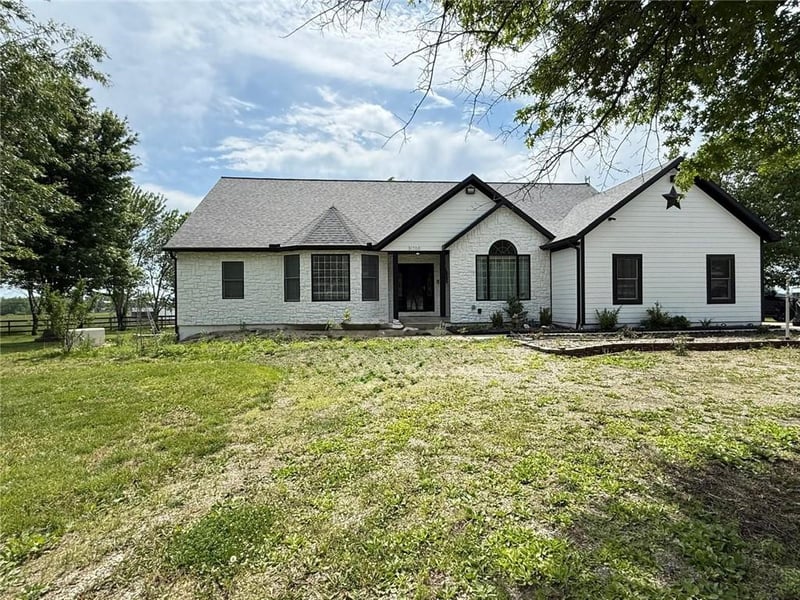 31700 Osawatomie Rd, Paola, KS 66071