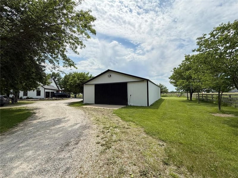 31700 Osawatomie Rd, Paola, KS 66071