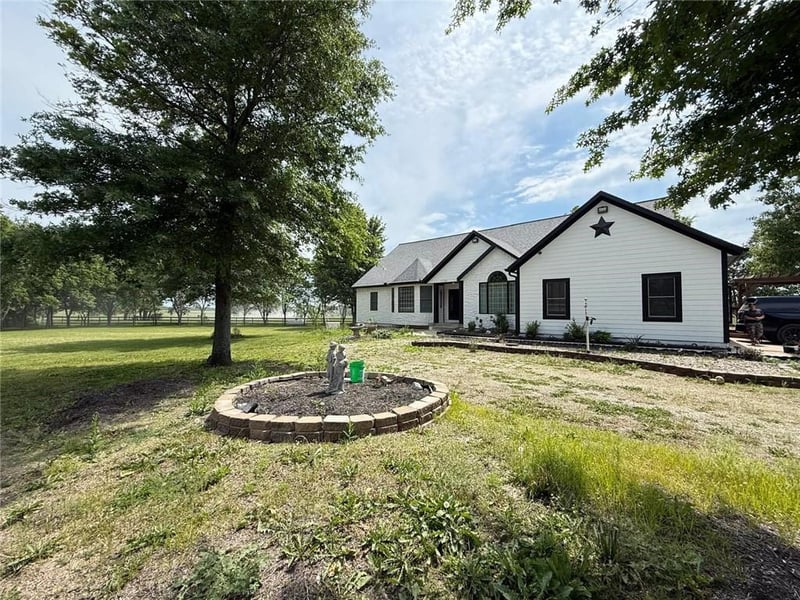 31700 Osawatomie Rd, Paola, KS 66071
