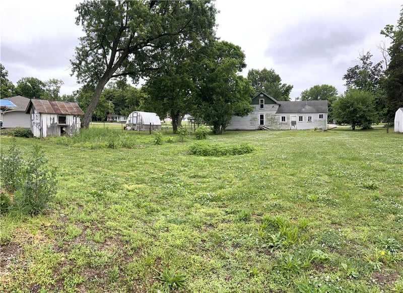 305 Walser Ave, Liberal, MO 64762