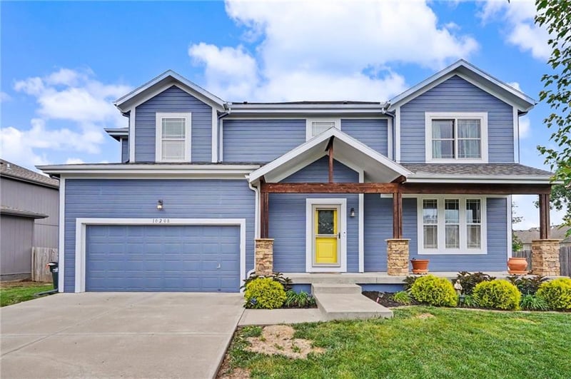 10208 Theden Cir, Lenexa, KS 66220